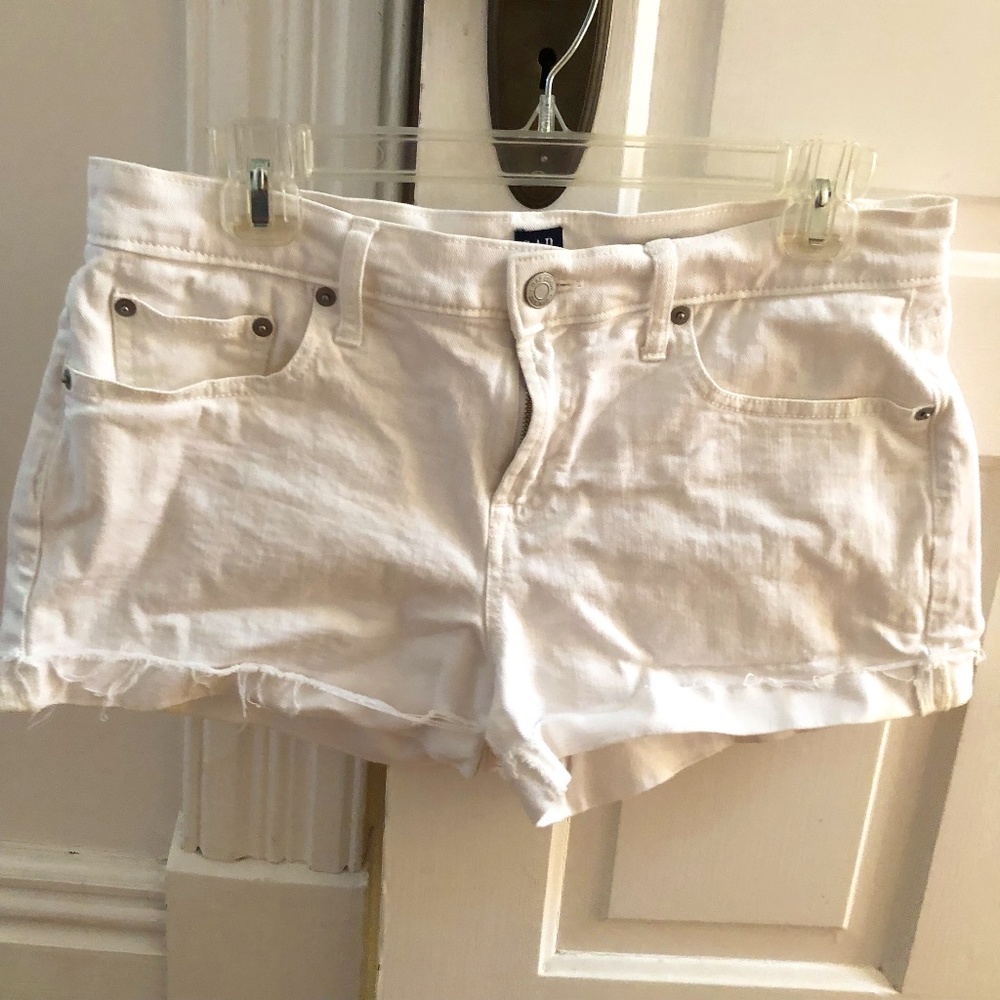 GAP SHORTS White SIZE 28 Reg 3"